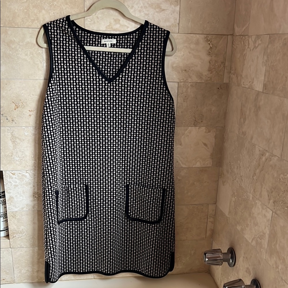 Max Studio Sleeveless black and tan jumper L